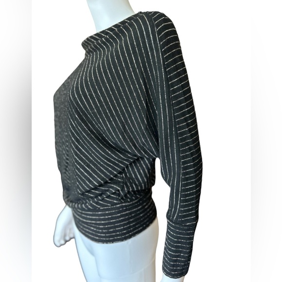 JENNIFER LOPEZ Black & Gold Sweater   Sz Small   Preloved Good Condition - Picture 3 of 6